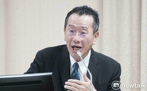 總統女幕僚穿軍服！顧立雄：迷彩服國防部發放、沒有軍階無違法