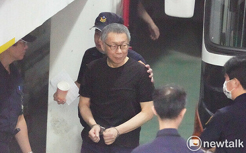 轟柯文哲瞎扯自比曼德拉  律師:轉移收「博弈教父」300萬元焦點  凸顯心虛!