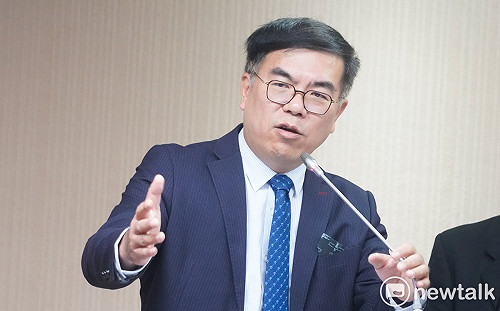 經濟部承認光電板「片片有序號」做不到 彭啟明:12.1萬片量太大