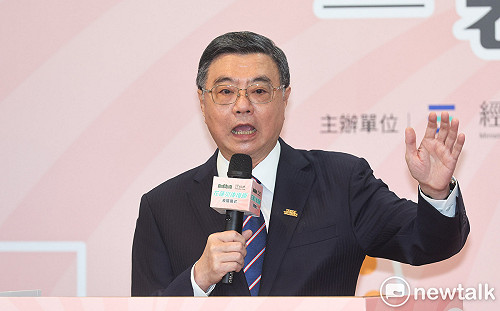 鳳凰颱風將至  卓揆：大型機具已能運上馬太鞍溪堰塞湖壩頂