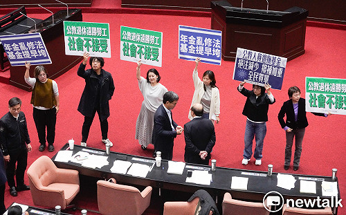 停砍年金修法三讀過關引熱議　孟買春秋質疑制度公平性　