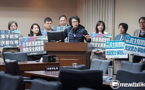 訪美談軍購卻拒審國防特別條例 沈伯洋：黃國昌把專業玩成政治秀 