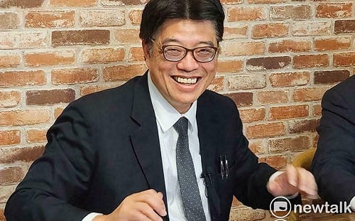 柯文哲批「刁難」李貞秀 陸委會冷回：放棄國籍就照中國法律走