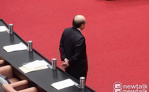 被叫「喬王」25年 前幕僚反擊誤解：柯建銘其實在扛這些事 