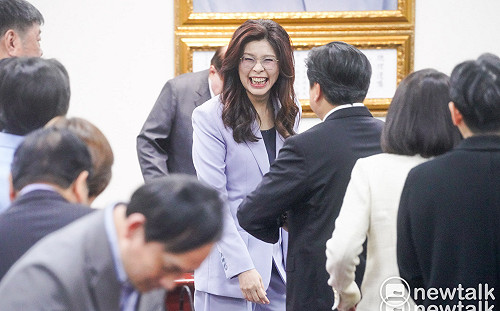 表述中華民國只在陵墓前？他狂酸國民黨：不講給正常的活人聽 