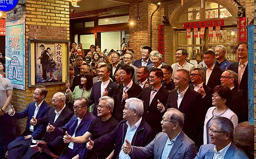老AI的春天！台股早盤強彈逾千點 「兆元宴」大廠緯創、宏碁、華碩漲停