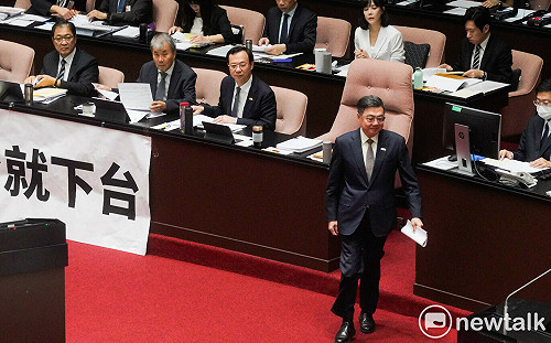 遭追問致癌油誰負責？卓榮泰：閣員有行政責任　「我自然會處理」