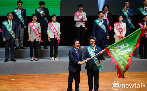 授戰旗給19縣市戰將 賴清德令3原則：打造民主和平繁榮的台灣