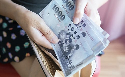 最低工資調漲》雇主負擔成本引關注  勞動部：比率高、但實際金額較低