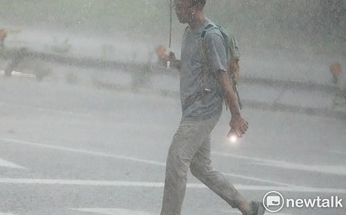 下週恐有雙颱醞釀？專家揭下週走向：「這顆」成颱恐往台灣走