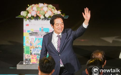 （影）賴清德主持國慶光雕點燈　稱全民皆「民主造山者」