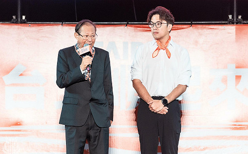驚喜現身！「蘇姿丰父親」蘇春槐哽咽力挺沈伯洋：台北市長不需要權貴