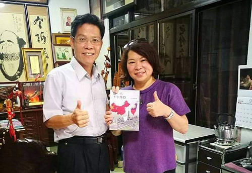 李允傑贈書黃敏惠  黃敏惠回應：攜後進，眾志成