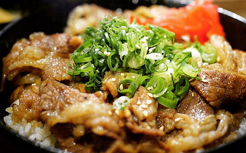 生吃青蔥導致肝炎？食藥署：受汙染就有可能