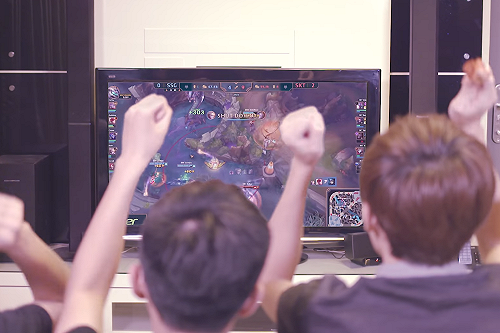 狼谷實況主搞笑演出 MOD也能看《英雄聯盟》世界賽