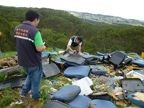 轉包再轉包 大學廢棄物最後遭亂倒公墓