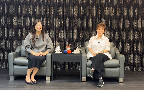 拜會洪秀柱尋求支持 鄭麗文盛讚：勇氣不及她當年百分之一　