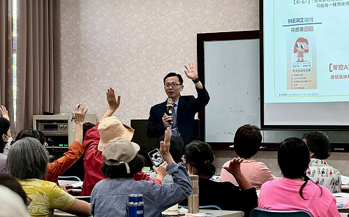 罹乳癌又腦轉移打不倒 她選擇踏上環遊世界旅程 用愛陪伴自己