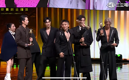 金鐘60》棒棒堂出道15年首得獎！威廉甩逃兵風波上台領獎 