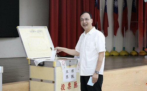 黨主席今改選 朱立倫笑容滿面：心情上比較輕鬆　 