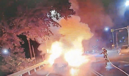 苗栗三灣台3線火燒車　桃園夫妻逃出癱軟送醫