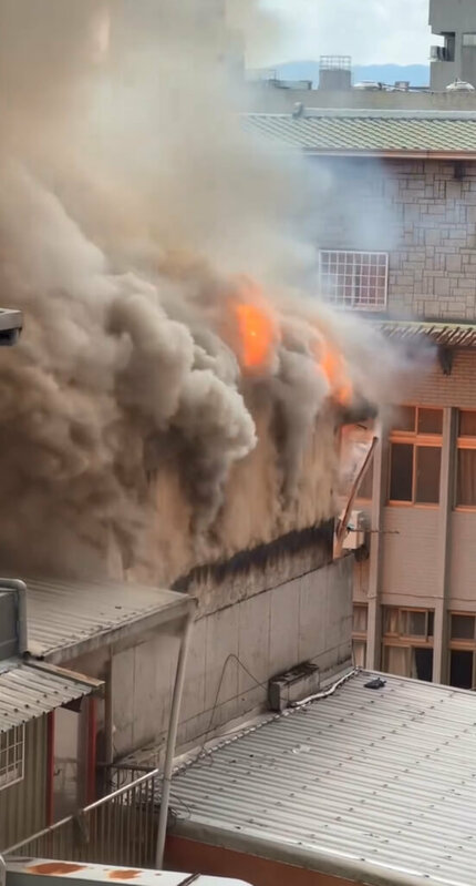 宜蘭羅東長春路民宅大火　濃煙直竄天際