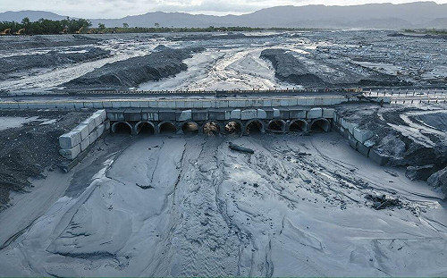 馬太鞍溪便橋遭淹沒！公路局：東半部2道路無法通行