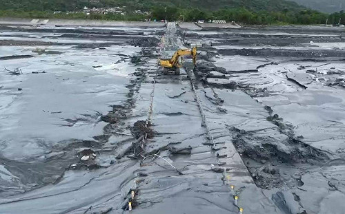 花蓮光復「馬太鞍溪便橋」遭淹沒！交通部：中午前恢復