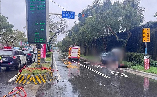 北市多元計程車死亡車禍！胎紋磨平打滑釀禍 乘客遭甩飛車外身亡