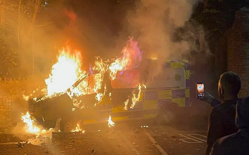 (影)「愛爾蘭人的命也是命」暴動 ! 怒火燒街頭 警車被焚、直升機遭雷射光照射