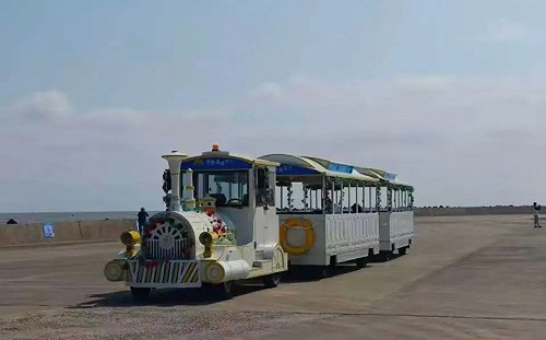 江蘇黃金海灘傳觀光小火車墜海釀重大死傷! 景區緊急封閉 官方避談