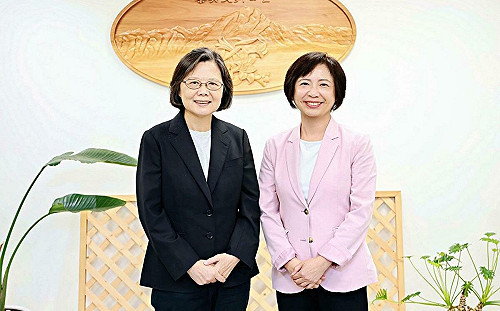 (影) 曾是台中豐原租客 蔡英文要何純欣「讓各個區域發展平起平坐」