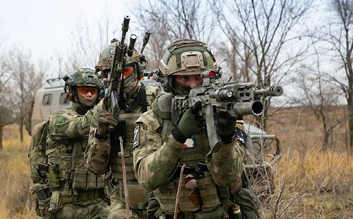 (影)俄1.1萬兵、百輛坦克猛攻紅軍城! 俄旗才插上就被拔下 烏重創裝甲縱隊