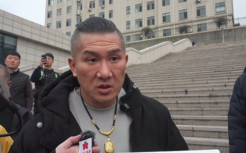 館長赴中國嗆台男「閃兵軟腳蝦」！網嘆：成了統戰樣板人物