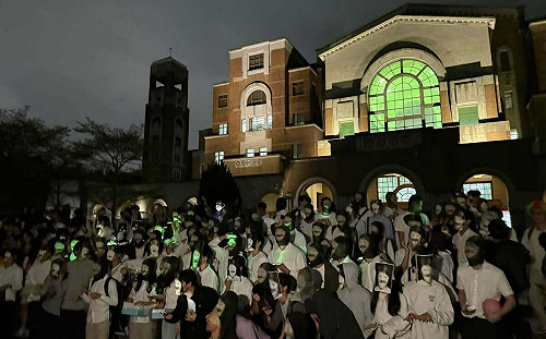 「盧媽媽」擠爆台大！綠光.打鼓仿效掀網熱議　主辦方喊「只是好玩沒政治」