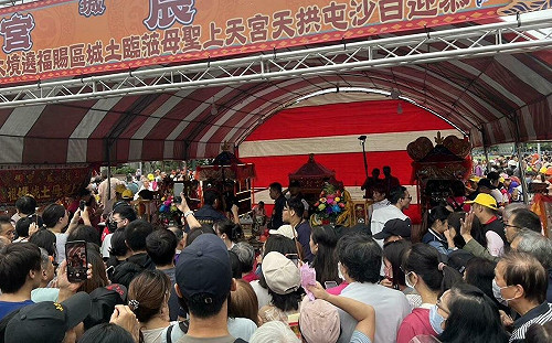 Day2「粉紅超跑」土城假日藝術廣場「大紅壇」人山人海