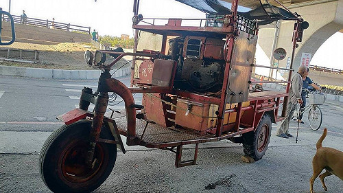 彰化芳苑潮間帶觀光鐵牛蚵車翻覆　釀10人擦挫傷