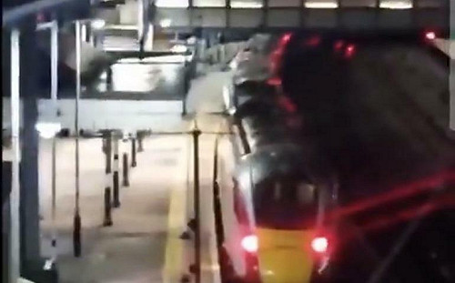 英國劍橋近郊火車持刀攻擊釀9重傷  兩嫌被捕  反恐單位介入調查