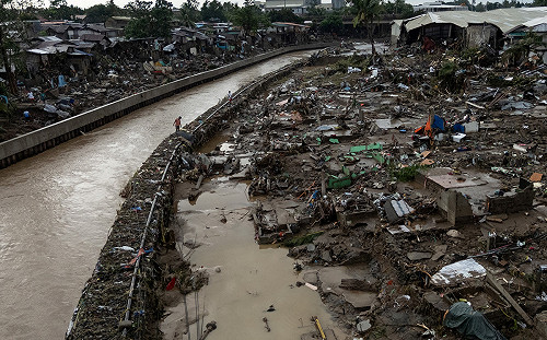 「海鷗」橫掃菲律賓 ! 救援直升機也墜毀 宿霧慘變廢墟66人罹難  越南嚴陣以待