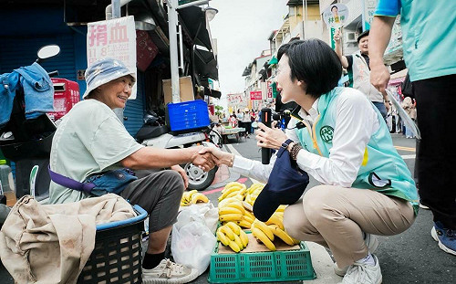 走進旗山、傾聽鄉親心聲　林岱樺打造更貼心高齡照護網