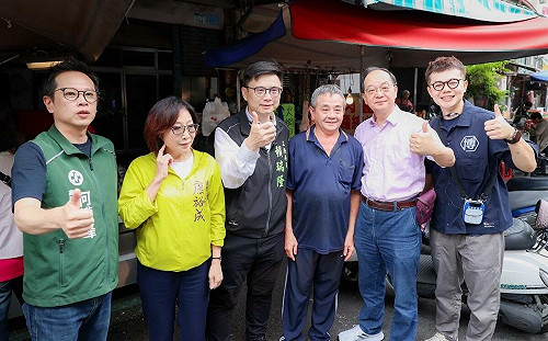 初選啟動登記前回歸初衷   菜市場之子賴瑞隆回到最熟悉地方拜票