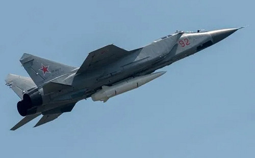 稱烏用300萬美金誘米格-31飛行員駕機投降! 俄戰機攜匕首導彈炸基輔報復