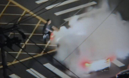 (影)台中深夜改管車「炸街」擾安寧！男子勸阻無果反遭球棒圍毆倒地