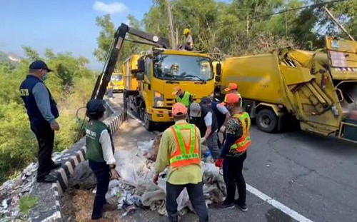 月世界山坡遭棄置大量垃圾  高市環保局全面追查不法來源