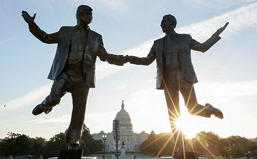 川普180度急轉彎！突然不再封鎖艾普斯坦檔案 CNN：欲快刀斬亂麻