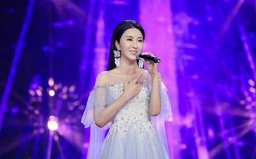 中國美女歌手被指牽動高官「連環落馬」! 網友將她封為「反腐女傑」