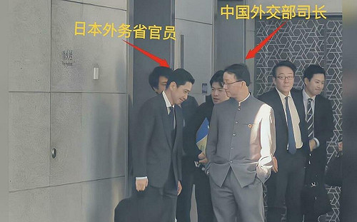 又要大內宣？  官媒貼中國外交官「雙手插口袋」照   日媒體人批：掩飾心虛 