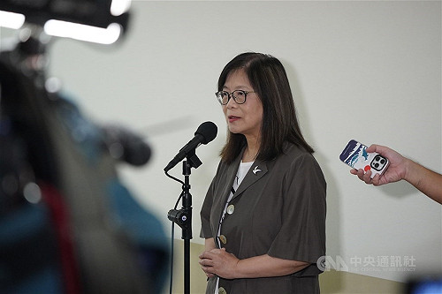 中國侵擾海巡仍馳援失火漁船  管碧玲：人道救援