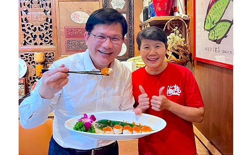 跟進賴清德吃日料挺日！林佳龍請客暴點日本干貝刺身慰勞同仁辛勞