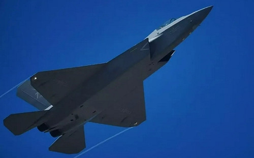 美最新研究報告 : 解放軍攻台會用「這4種」武器 中媒吐槽 : 放著福建艦不用?